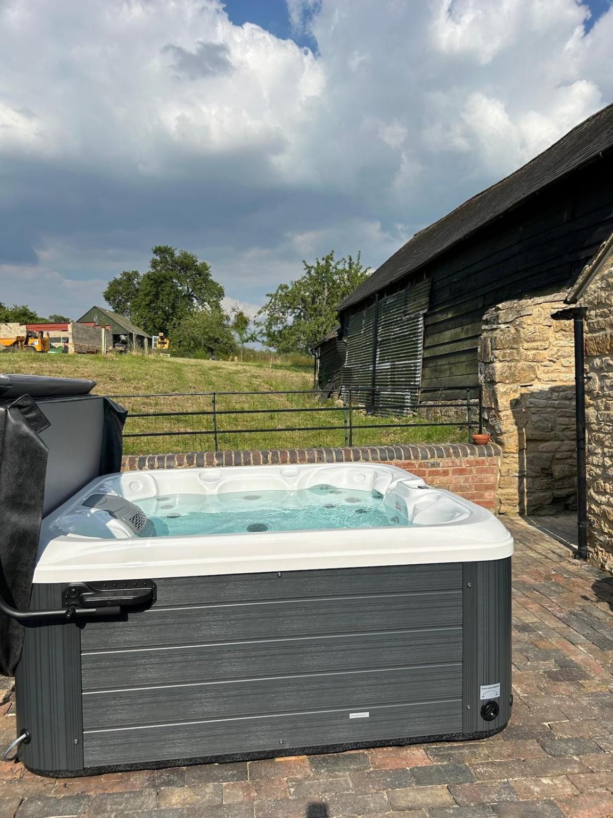 Beautiful Cotswold With Hot Tub Holiday home *